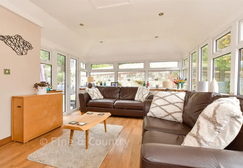 Sun Room - Main Road, Chillerton, Isle of Wight - Wards of Kent