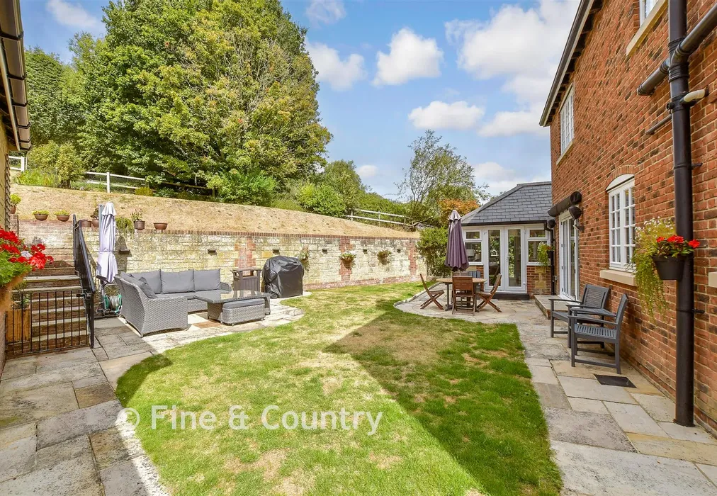 Rear Garden - Main Road, Chillerton, Isle of Wight - Wards of Kent
