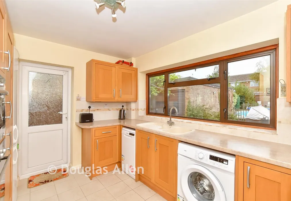 Kitchen - Harold Gardens, Wickford, Essex - Wards of Kent