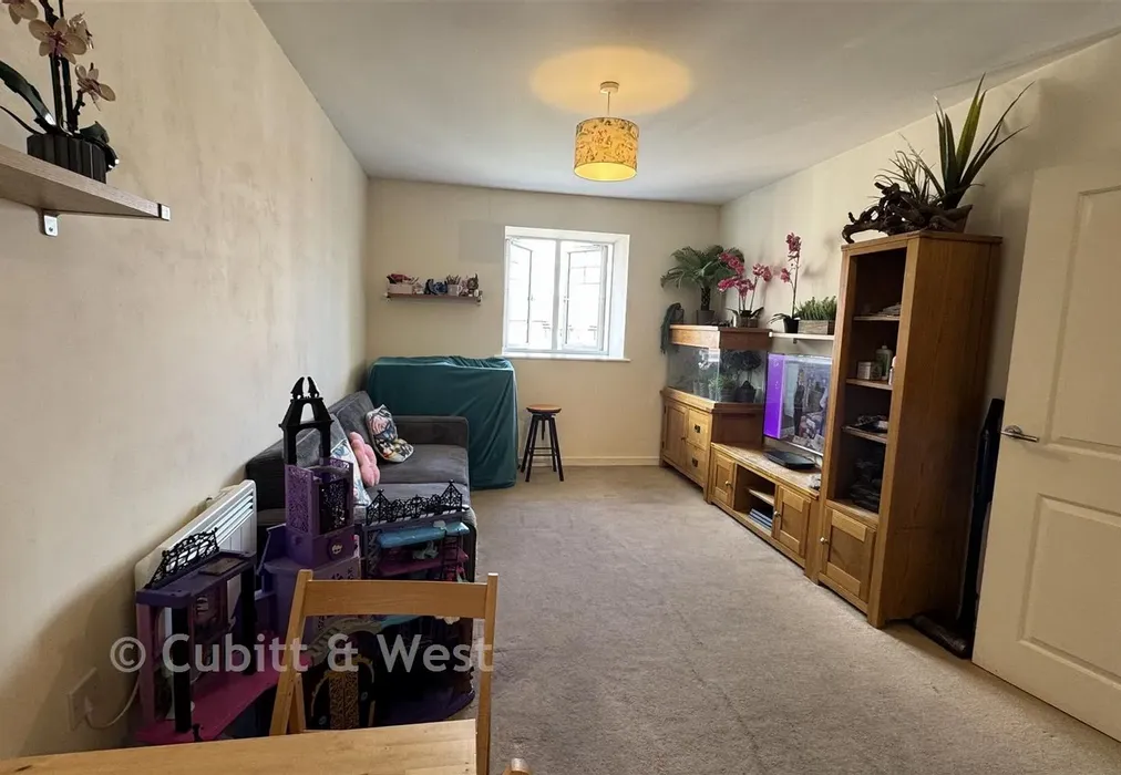 Lounge - Schoolgate Drive, Morden, Surrey - Wards of Kent