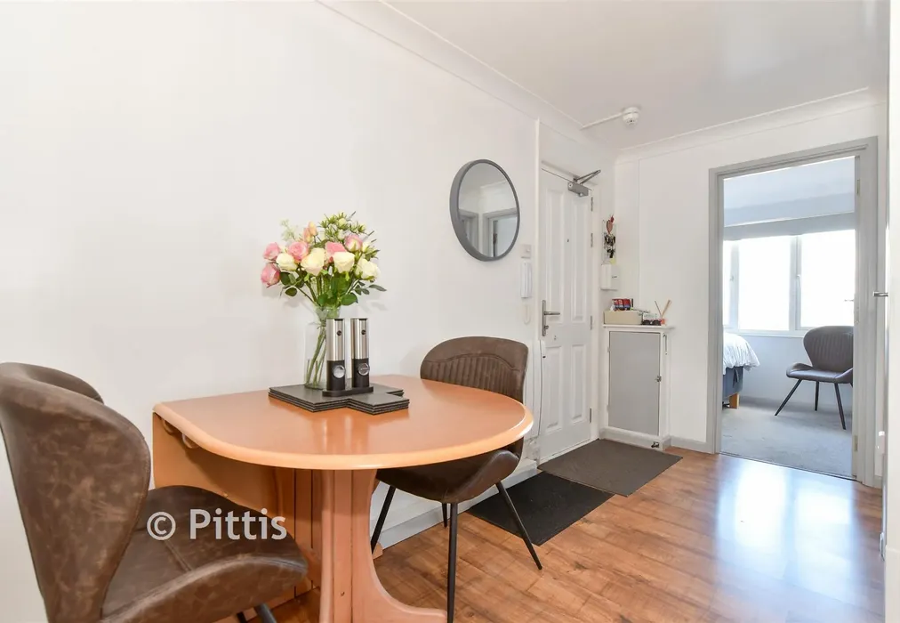 Internal Lifestyle Photograph - Prospect Road, Shanklin, Isle of Wight - Wards of Kent