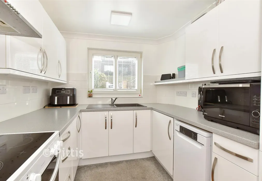 Kitchen - Prospect Road, Shanklin, Isle of Wight - Wards of Kent