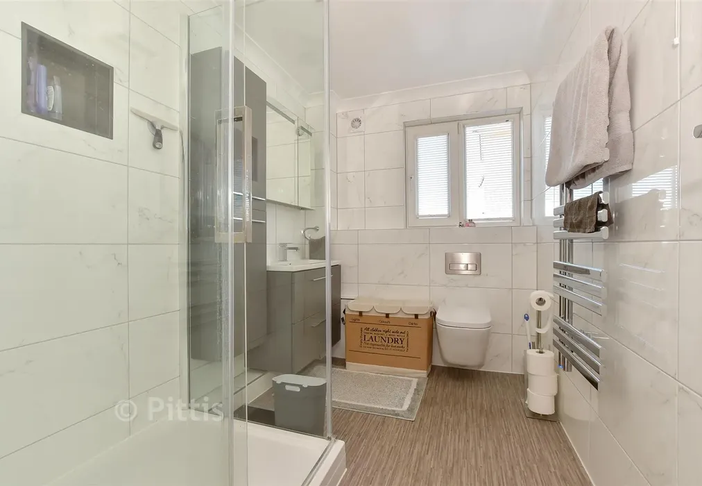 Shower Room - Prospect Road, Shanklin, Isle of Wight - Wards of Kent