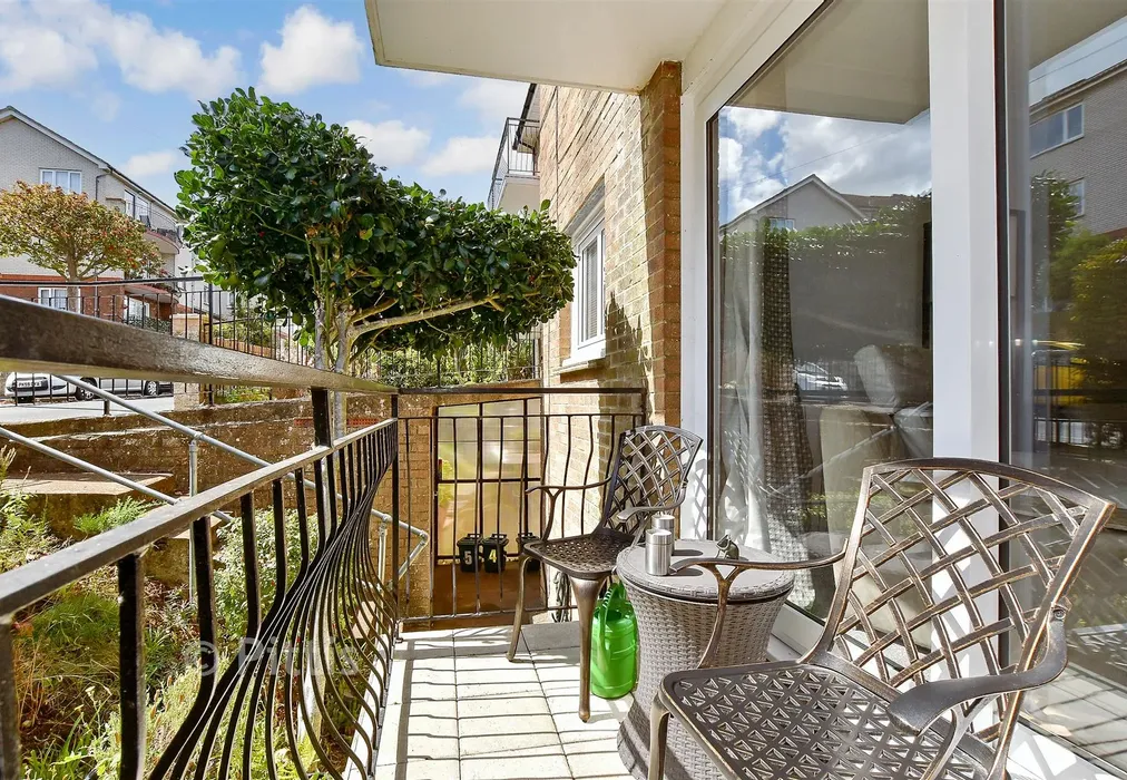 Balcony / Terrace - Prospect Road, Shanklin, Isle of Wight - Wards of Kent