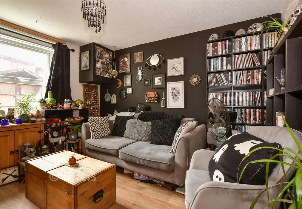 Lounge - Spring Gardens, Shanklin, Isle of Wight - Wards of Kent
