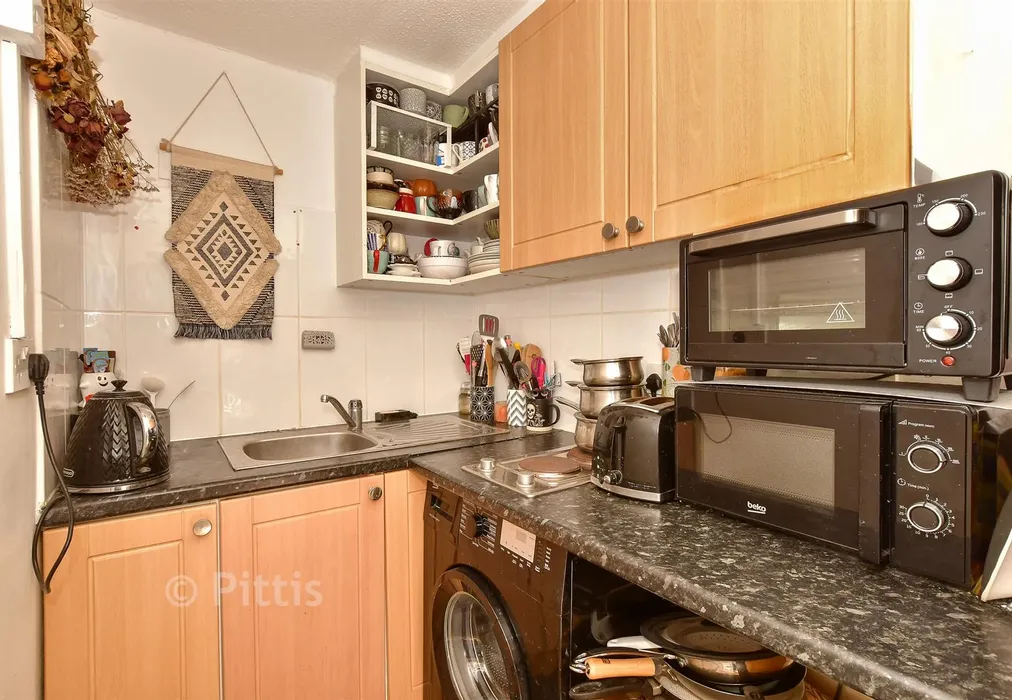 Kitchen - Spring Gardens, Shanklin, Isle of Wight - Wards of Kent