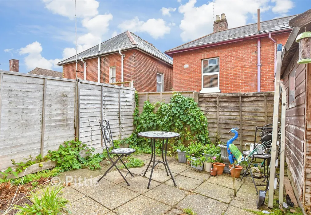 Rear Garden - Spring Gardens, Shanklin, Isle of Wight - Wards of Kent