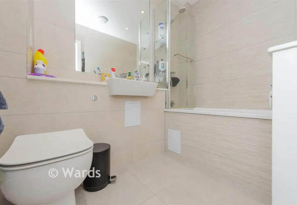 Bathroom - Instone Road, Dartford, Kent - Wards of Kent