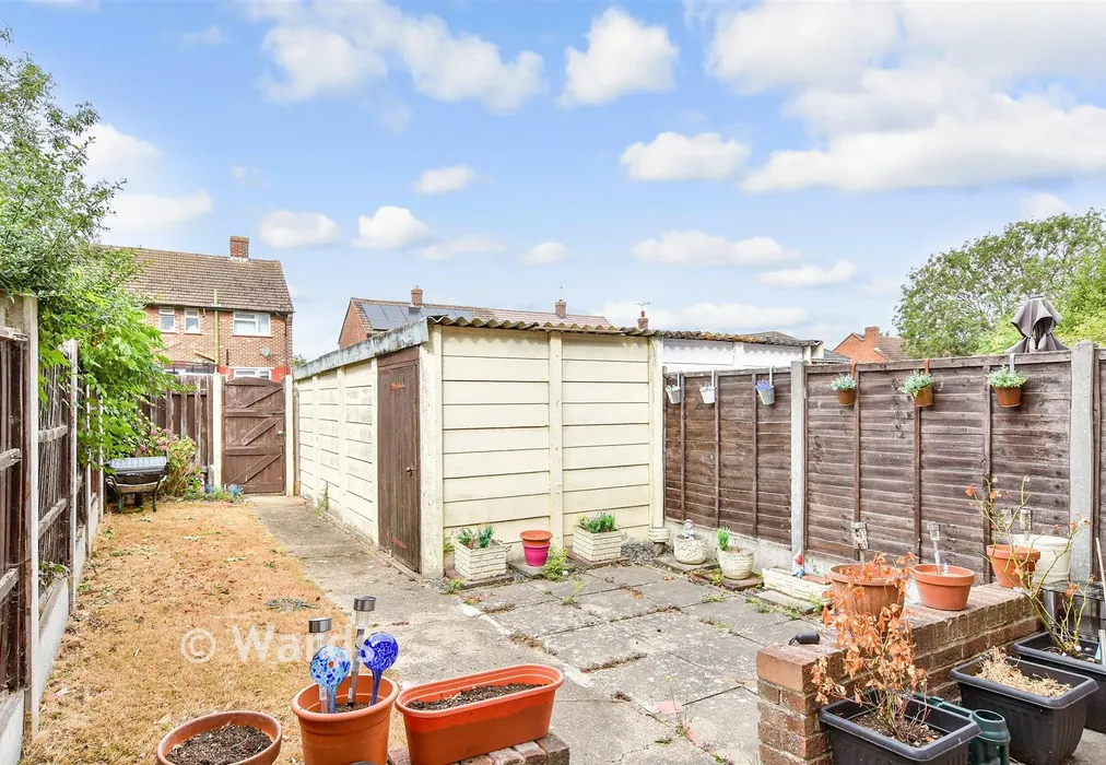 Rear Garden - Turnbull Close, Greenhithe, Kent - Wards of Kent