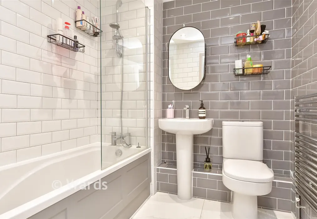Bathroom - Chapel Drive, Dartford, Kent - Wards of Kent