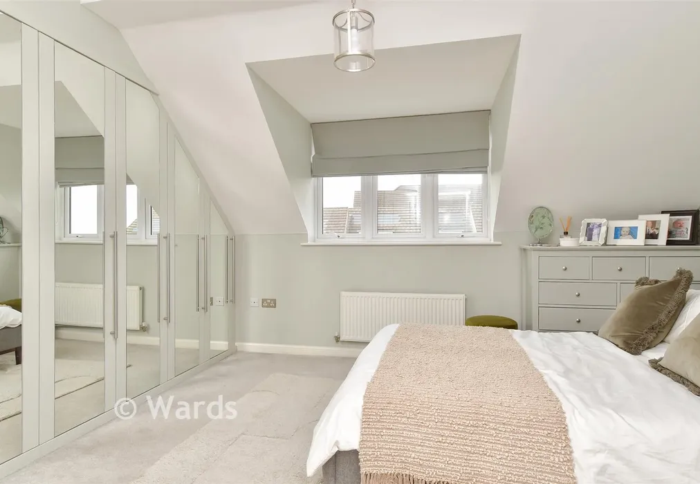 Bedroom 1 - Chapel Drive, Dartford, Kent - Wards of Kent