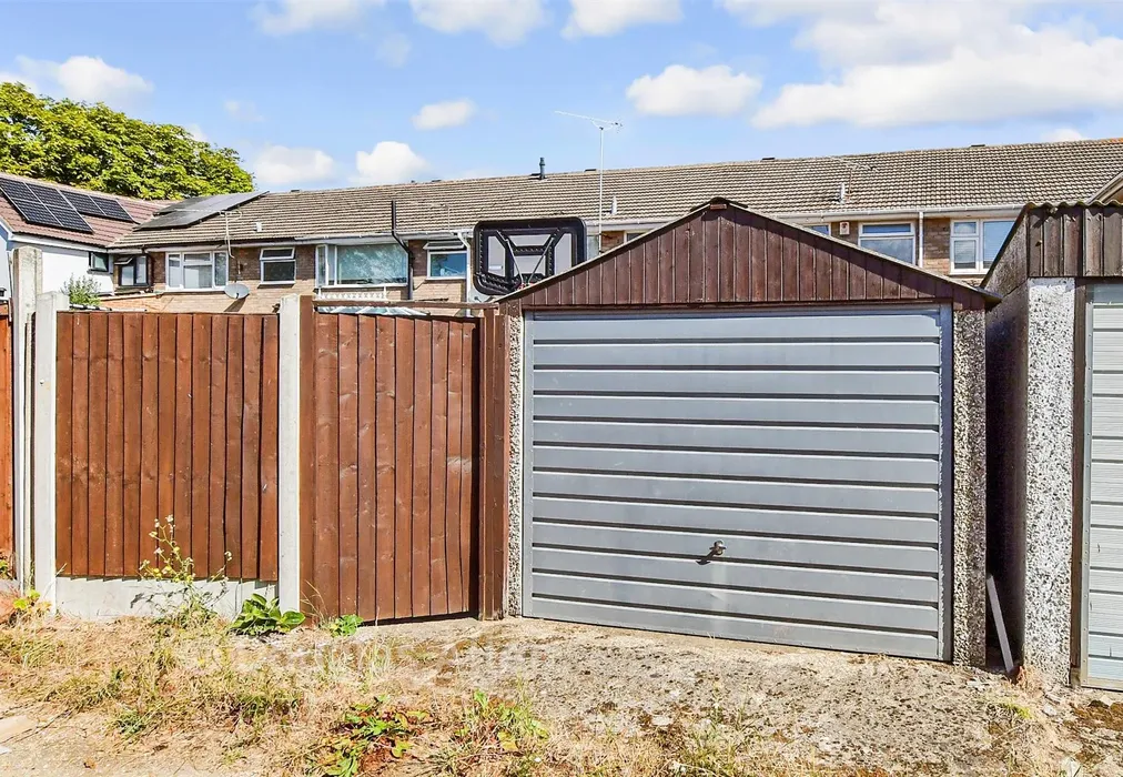 Garage - Hawkinge Way, Hornchurch, Essex - Wards of Kent