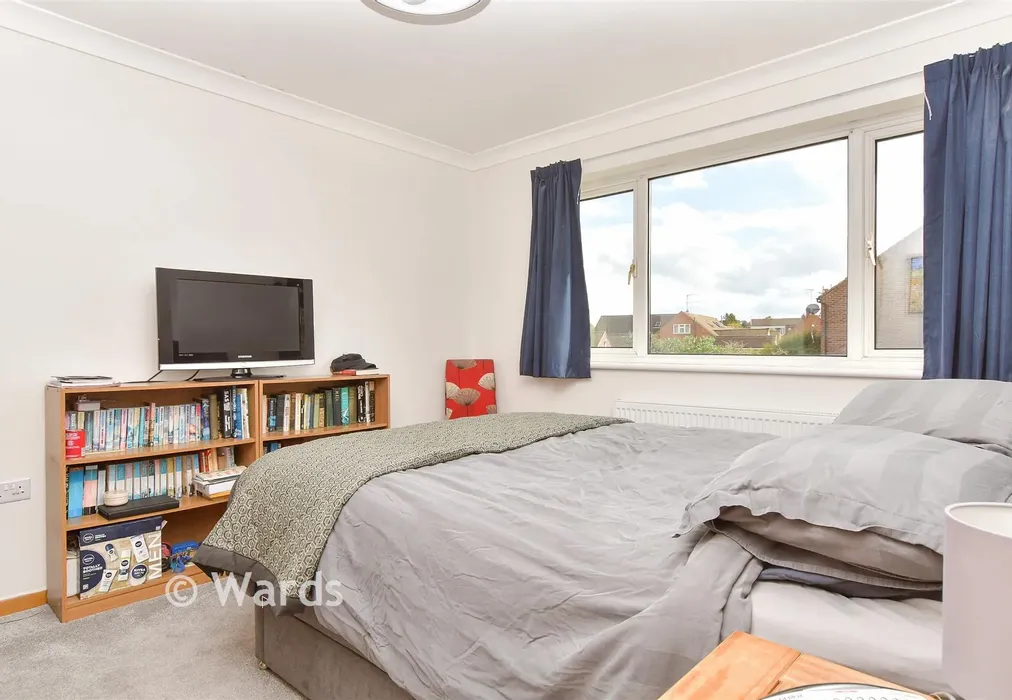 Bedroom 1 - Nursery Road, Meopham, Gravesend, Kent - Wards of Kent