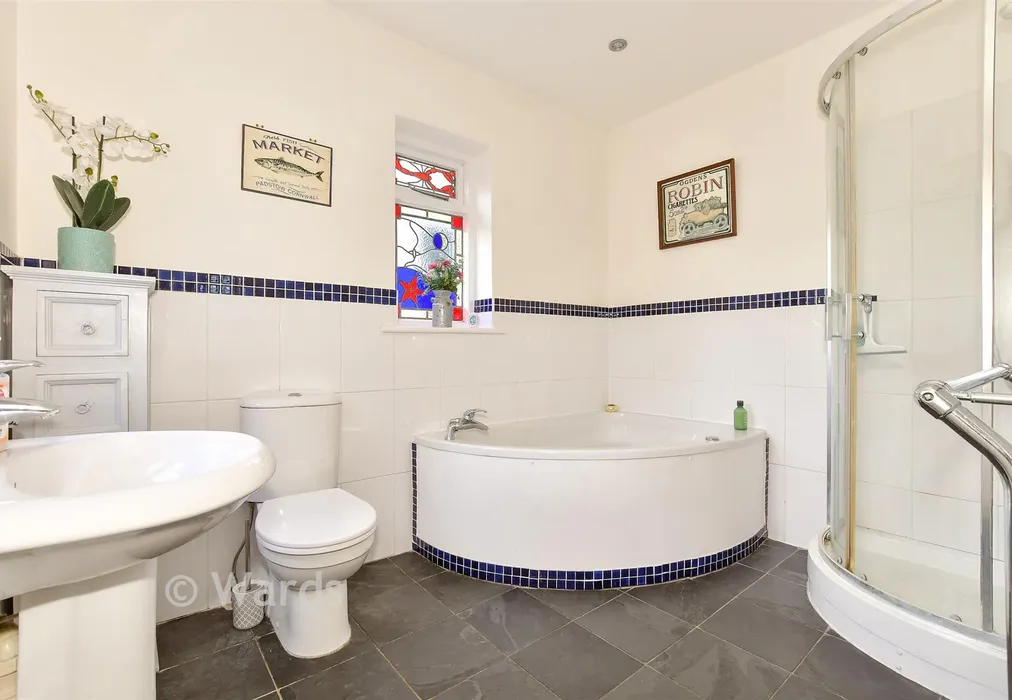 Bathroom - St. Swithin's Road, Whitstable, Kent - Wards of Kent