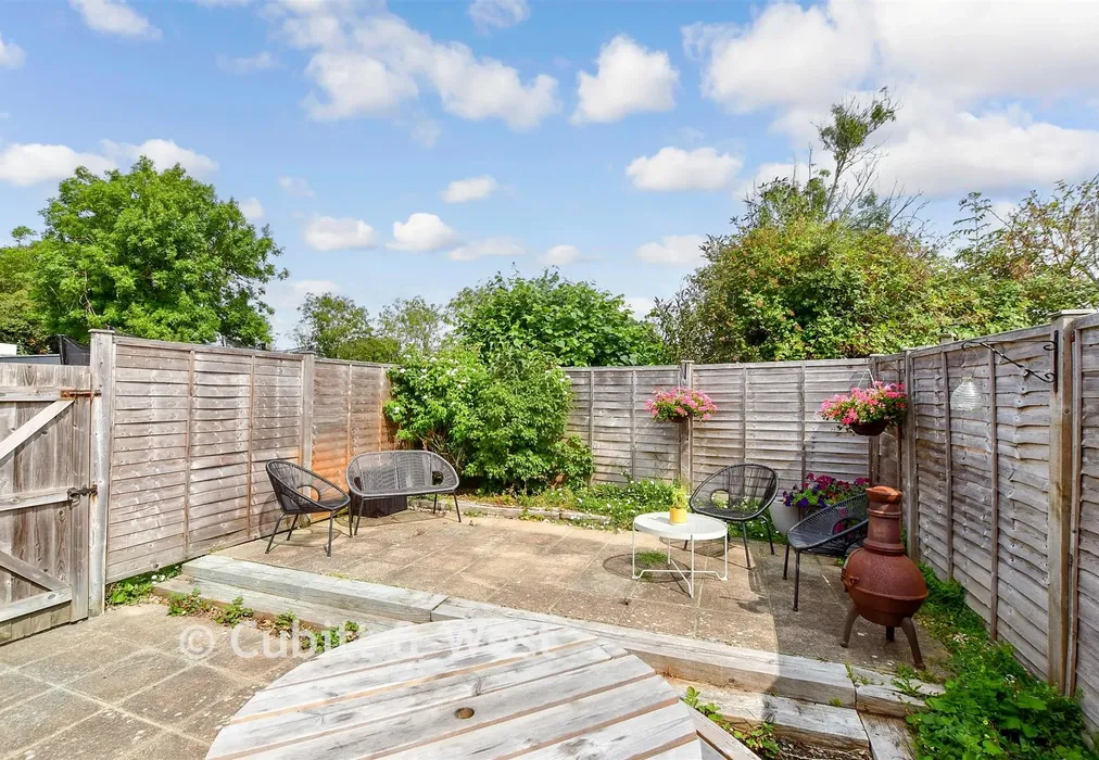 Rear Garden - Grove Park, Chichester, West Sussex - Wards of Kent