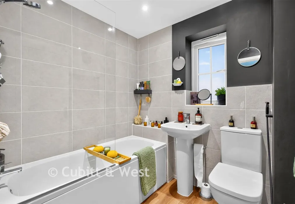 Bathroom - Munday Road, Selsey, West Sussex - Wards of Kent