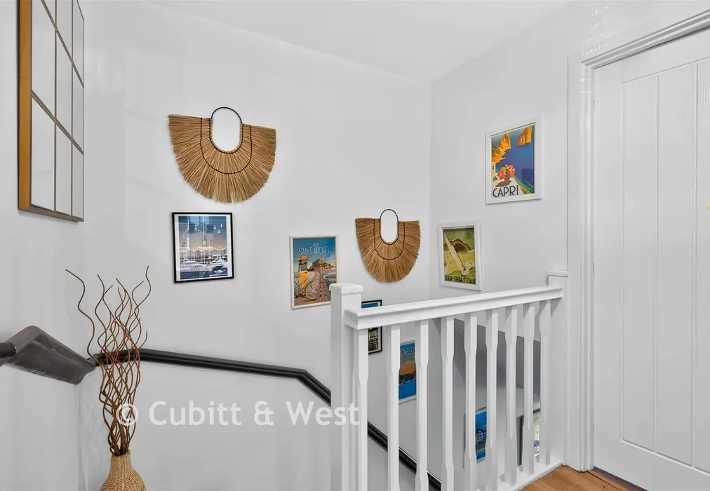 Landing - Munday Road, Selsey, West Sussex - Wards of Kent