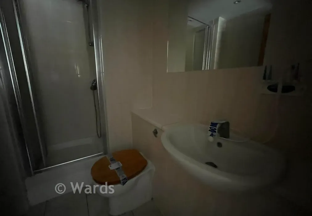 Bathroom - Station Road, Canterbury, Kent - Wards of Kent