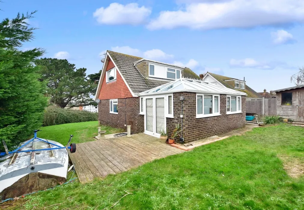 901FUJRO - The Glade Seaview PO34 - Wards of Kent
