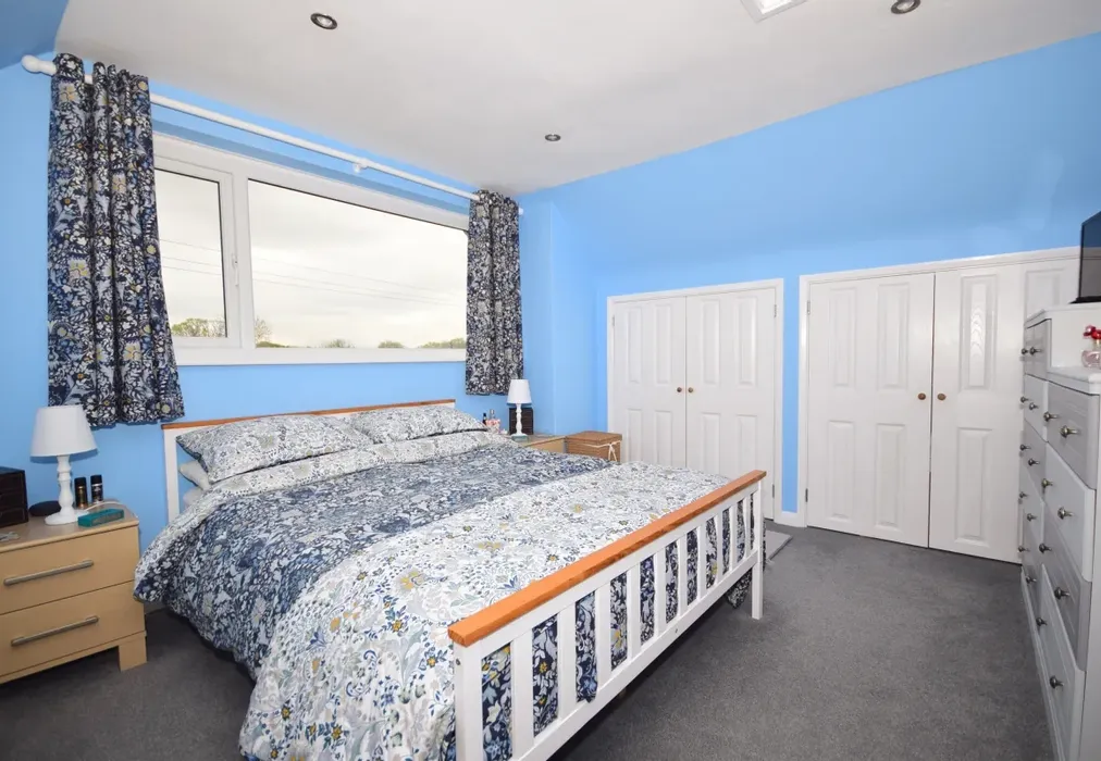 bed - The Glade Seaview PO34 - Wards of Kent