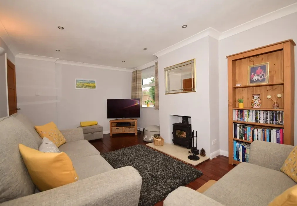 sitting room - The Glade Seaview PO34 - Wards of Kent