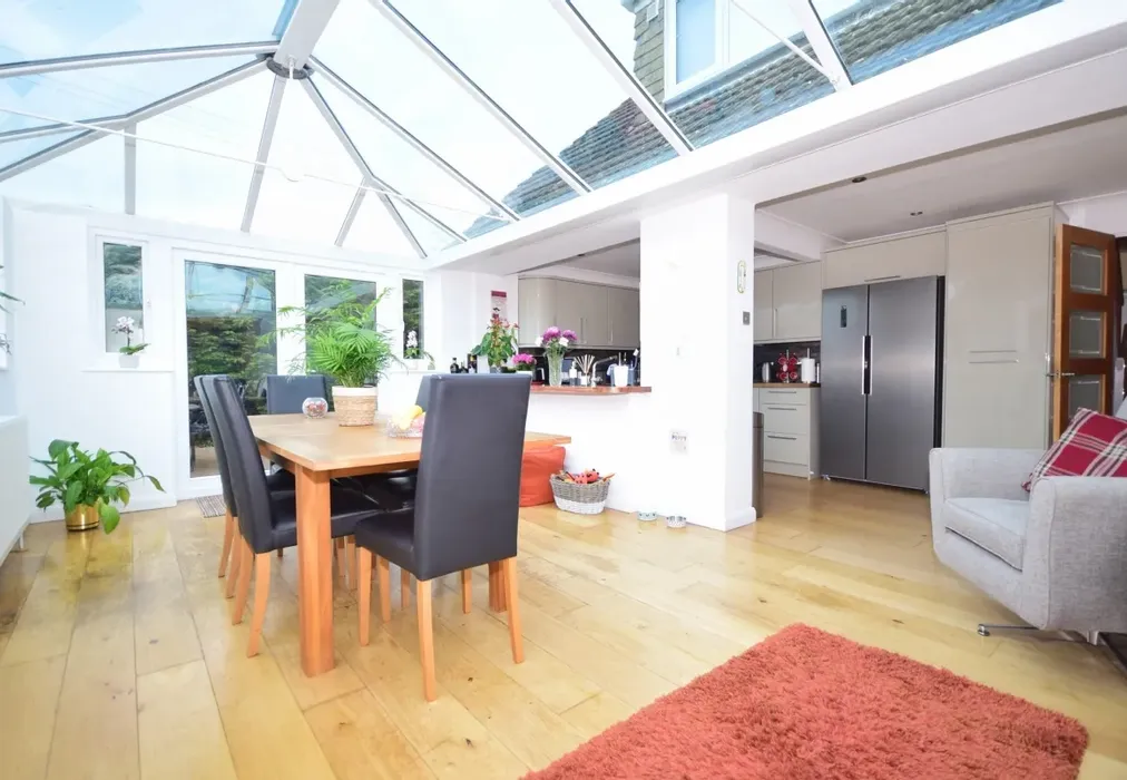 dining room - The Glade Seaview PO34 - Wards of Kent