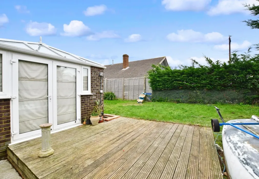 901FUJRN - The Glade Seaview PO34 - Wards of Kent
