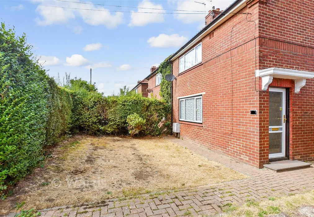 Front Garden - Mary Road, Deal, Kent - Wards of Kent