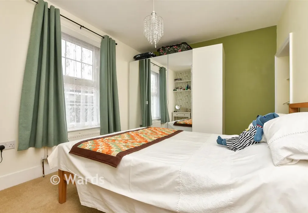 Bedroom 1 - High Street, St. Lawrence, Kent - Wards of Kent