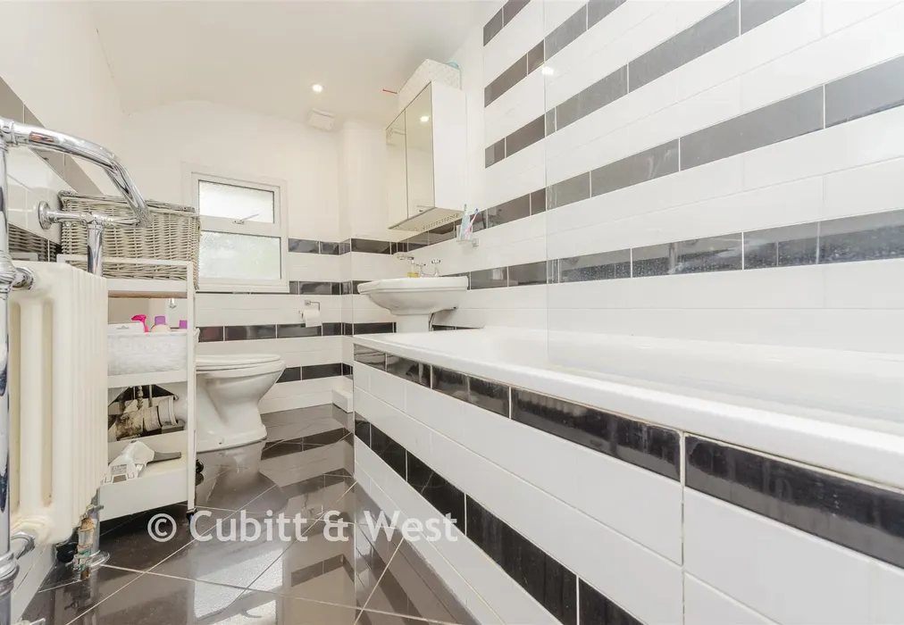Bathroom - Parker Road, Croydon, Surrey - Wards of Kent