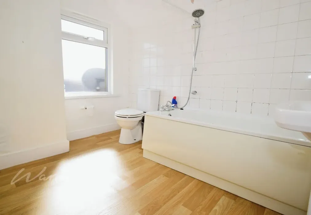 pheasant bathroom - Pheasant Road Chatham ME4 - Wards of Kent