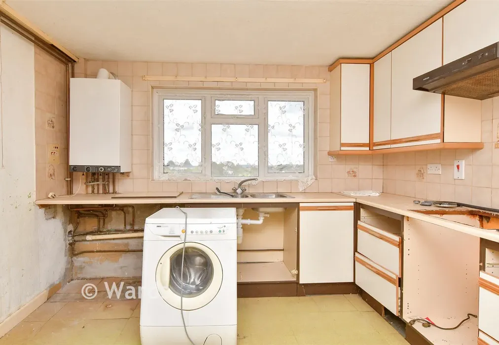 Kitchen - Shipwrights Avenue, Chatham, Kent - Wards of Kent