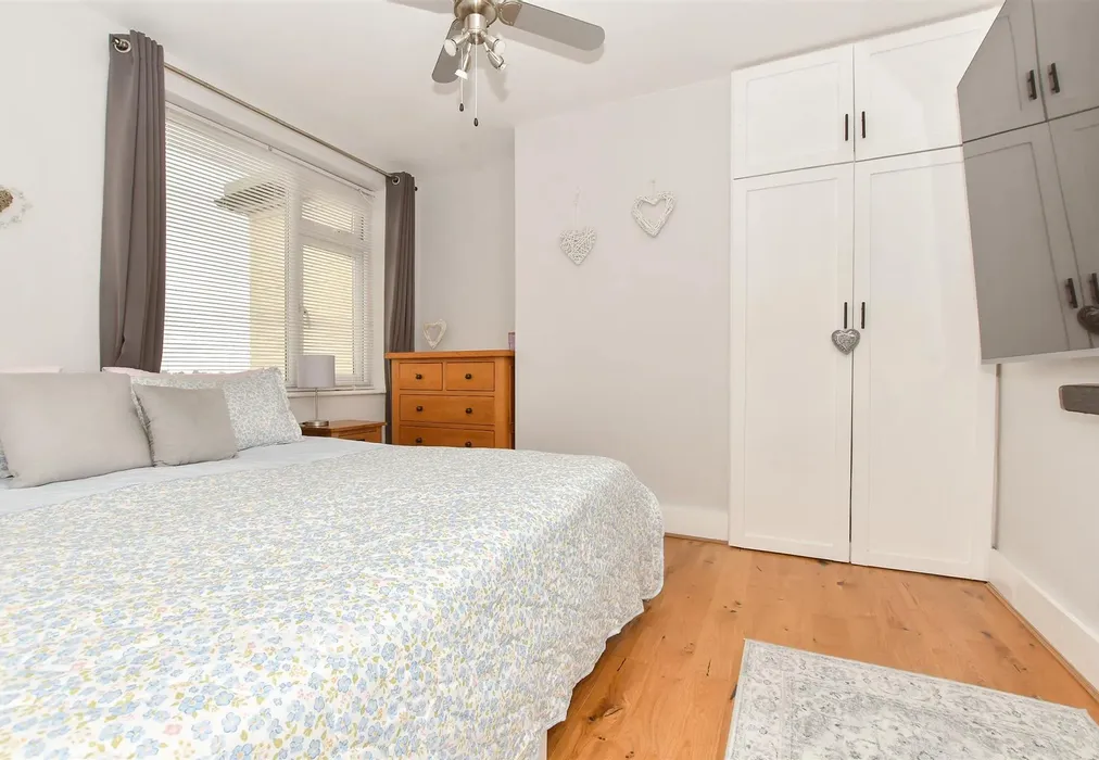 Bedroom 1 - Sandwich Road, Sandwich, Kent - Wards of Kent