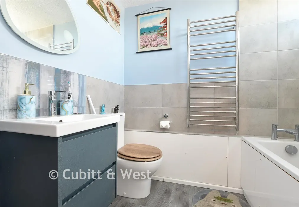 Bathroom - Sylvan Road, London - Wards of Kent