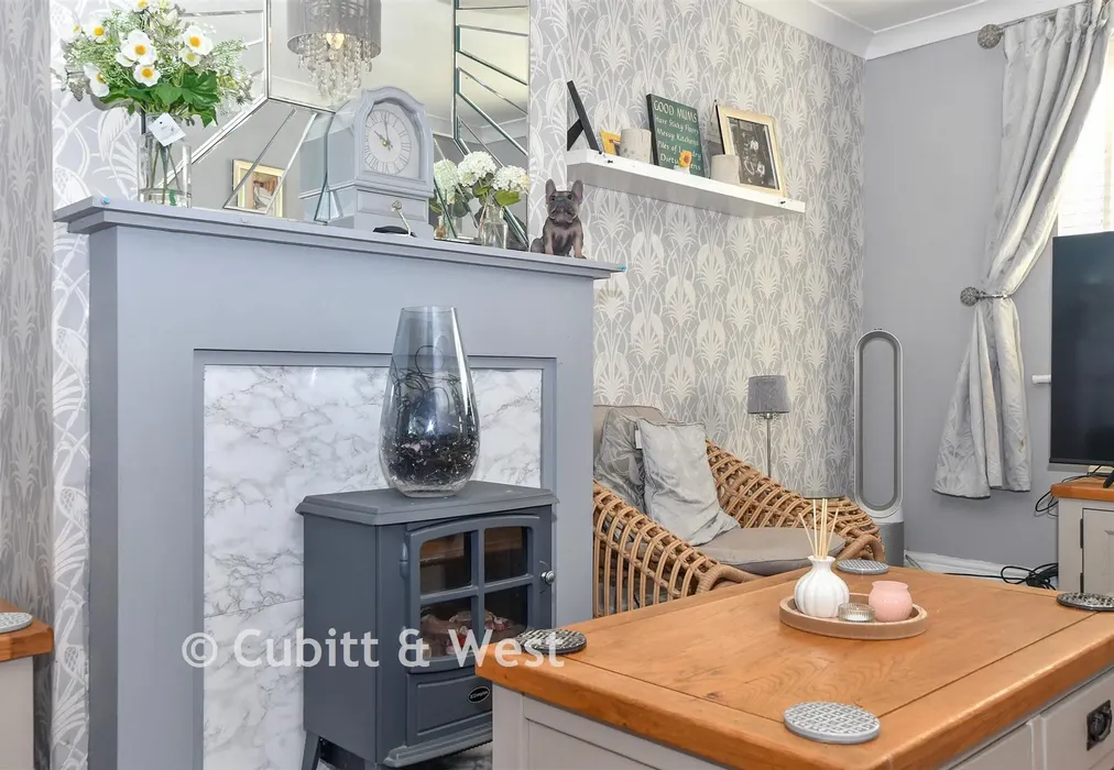 Internal Lifestyle Photograph - Stockheath Way, Leigh Park, Hampshire - Wards of Kent
