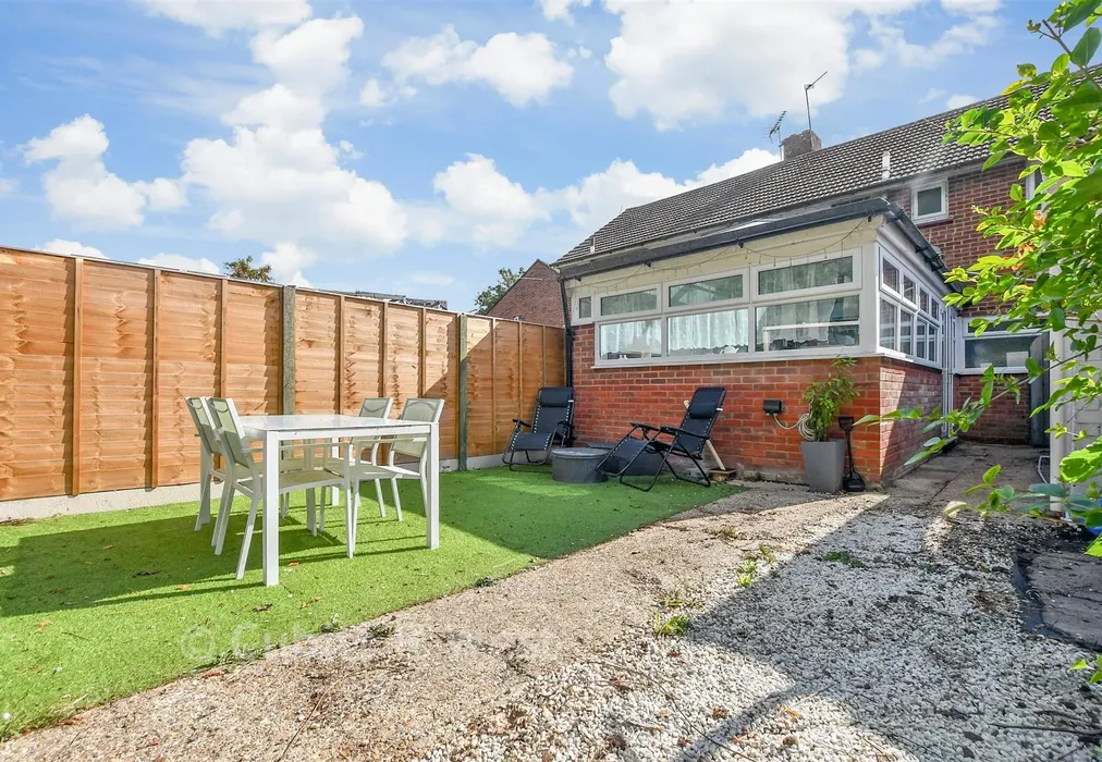 Rear Garden - Stockheath Way, Leigh Park, Hampshire - Wards of Kent
