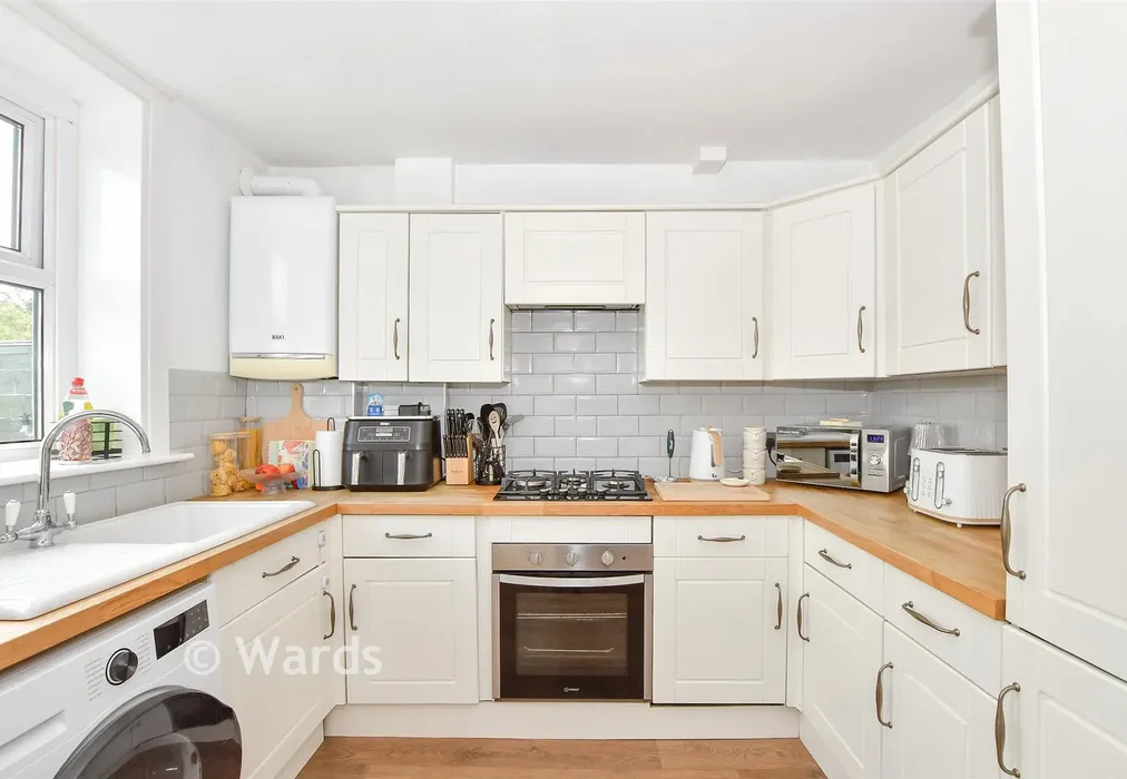 Kitchen - Hartnup Street, Maidstone, Kent - Wards of Kent