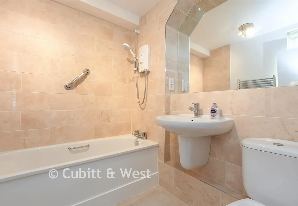 En-Suite Bathroom - Albion Road, Sutton, Surrey - Wards of Kent