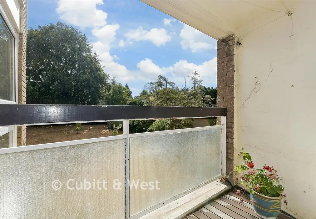 Balcony / Terrace - Albion Road, Sutton, Surrey - Wards of Kent
