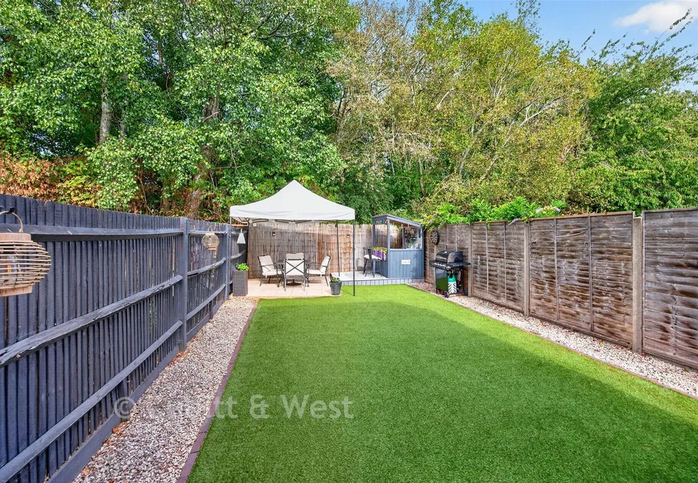 Rear Garden - Azalea Close, Havant, Hampshire - Wards of Kent