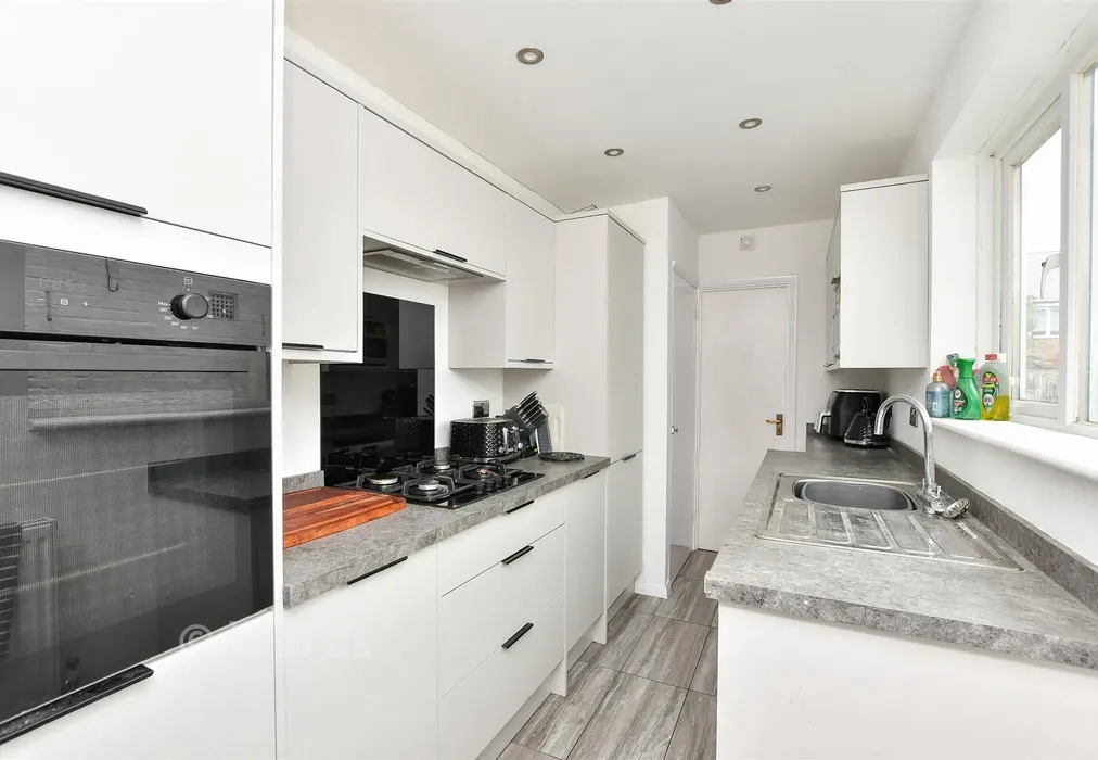 Kitchen - Magdala Road, St. Peters, Broadstairs, Kent - Wards of Kent