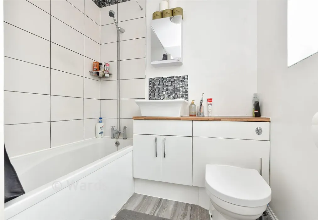 Bathroom - Magdala Road, St. Peters, Broadstairs, Kent - Wards of Kent