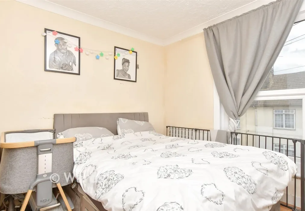 Bedroom 1 - Montfort Road, Strood, Rochester, Kent - Wards of Kent