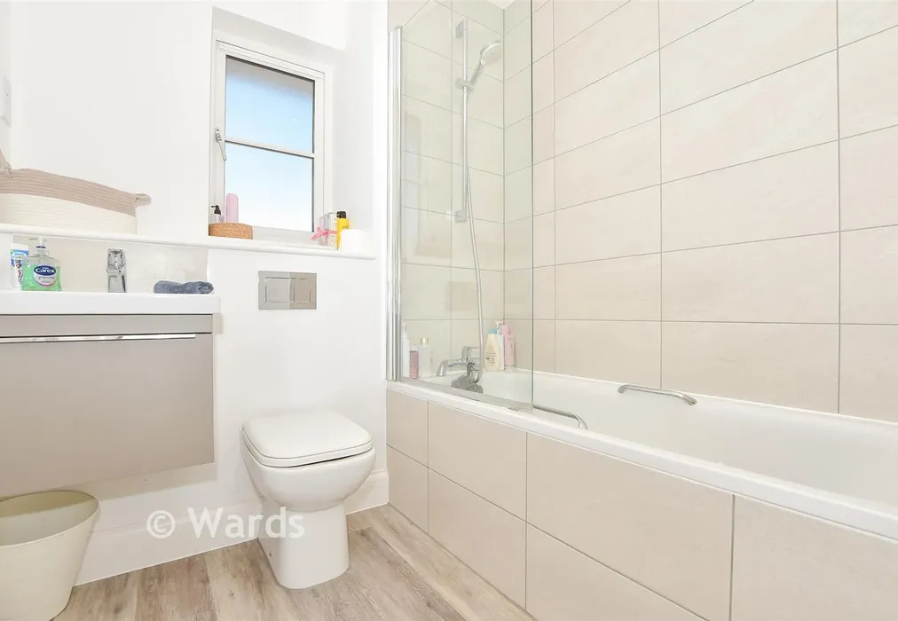 Bathroom - Hengist Drive, Aylesford, Kent - Wards of Kent