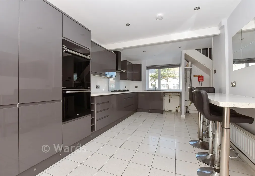 Kitchen - Canute Road, Deal, Kent - Wards of Kent