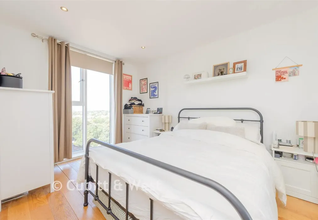 Bedroom - Sutton Court Road, Sutton, Surrey - Wards of Kent