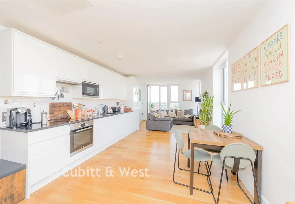 Kitchen/Lounge/Diner - Sutton Court Road, Sutton, Surrey - Wards of Kent
