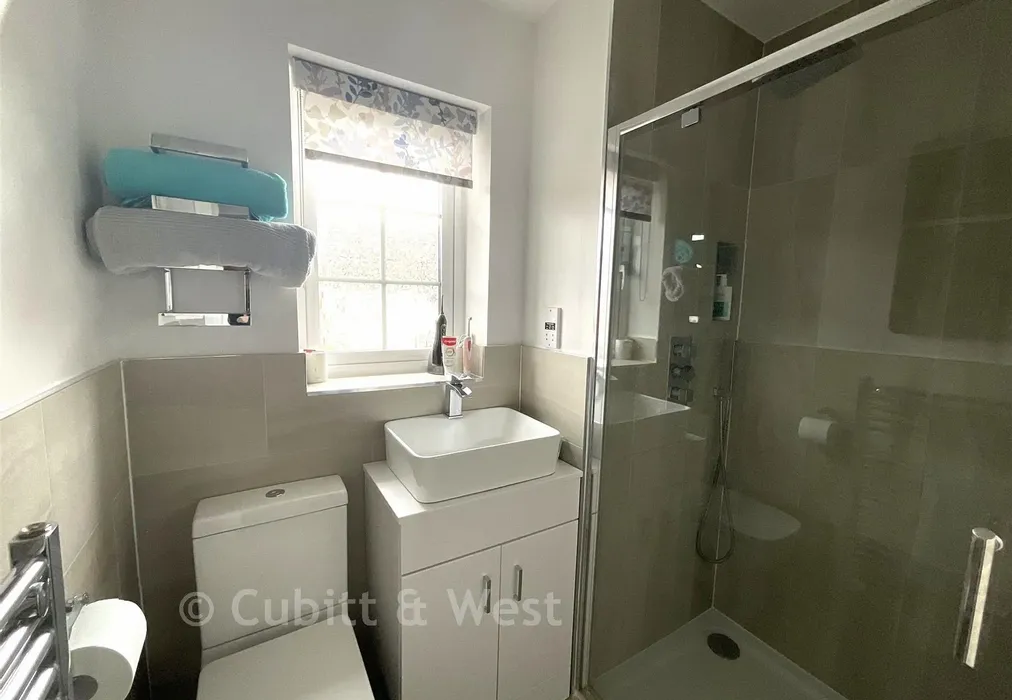En-Suite Shower Room - Upperton Grove, Littlehampton, West Sussex - Wards of Kent