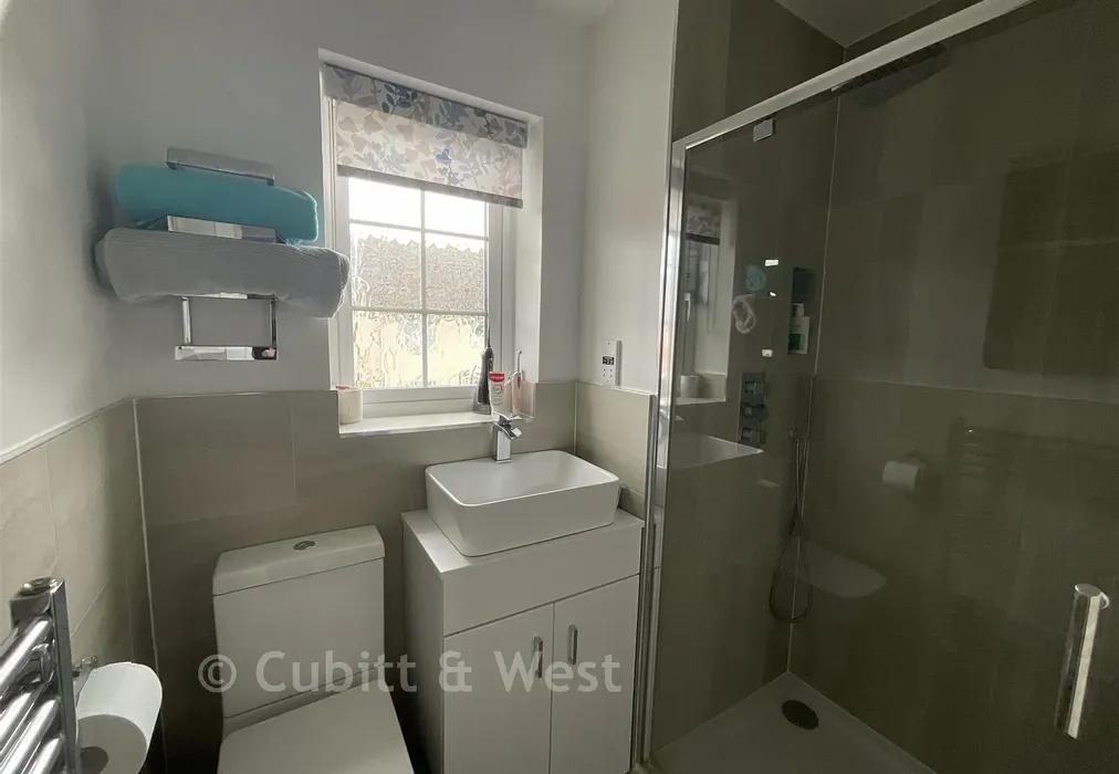 En-Suite Shower Room - Upperton Grove, Littlehampton, West Sussex - Wards of Kent