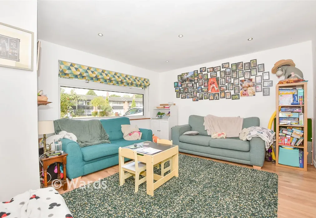 Lounge - Wrangleden Road, Maidstone, Kent - Wards of Kent
